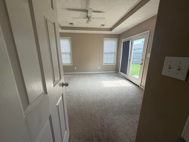 Building Photo - 115 La Costa Dr