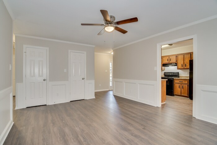 Building Photo - 357 Forest Ct