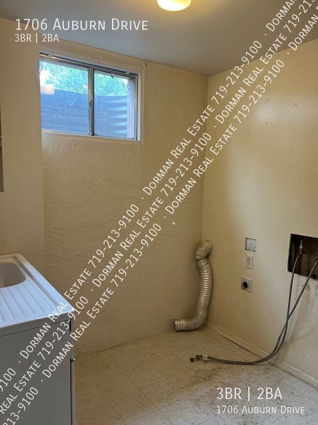 Building Photo - 1706 Auburn Dr