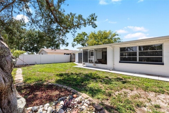 Building Photo - Charming 2–3 Bedroom Home in Holiday, FL!