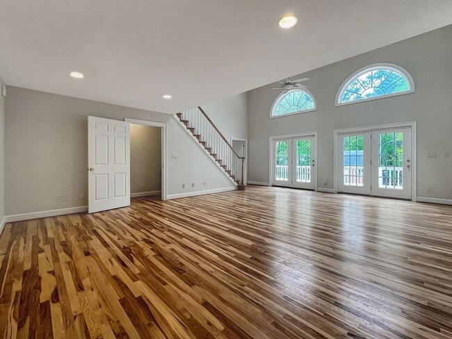 Building Photo - Secluded Near West End 5 bedroom