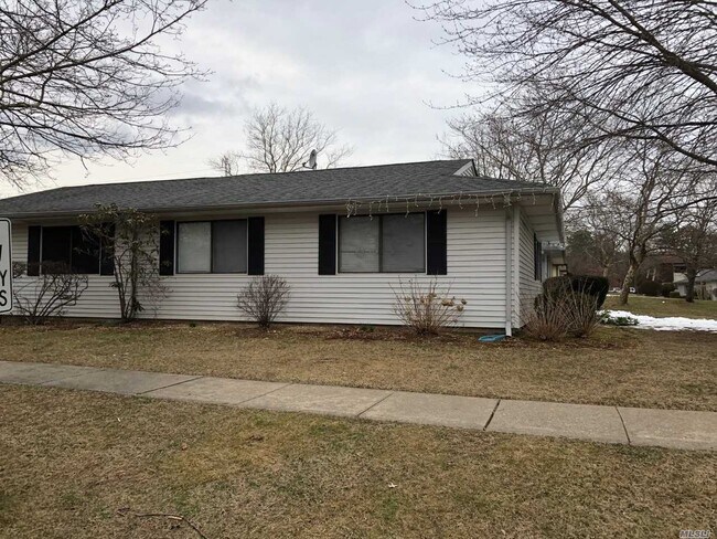 Building Photo - 213 Feller Dr