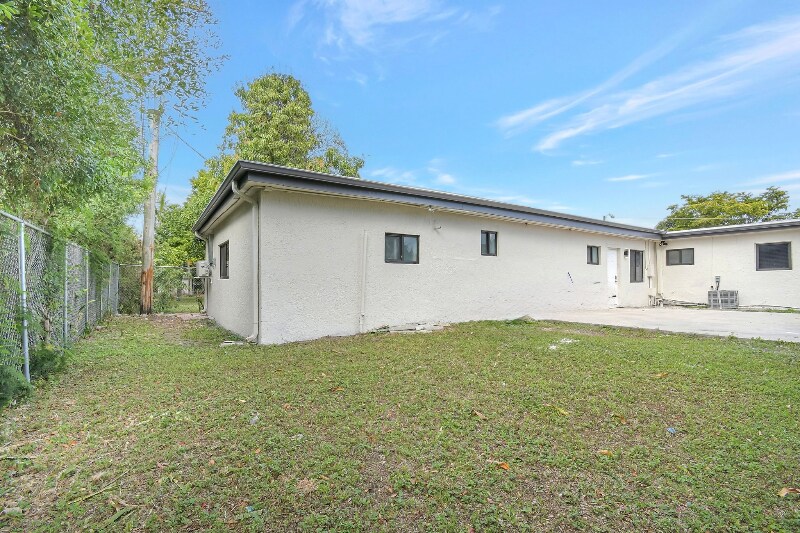 Building Photo - 259 NW 29th Terrace