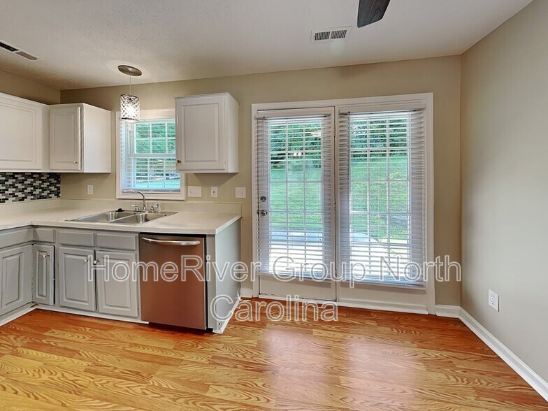 Building Photo - 822 Banner Oak Ct