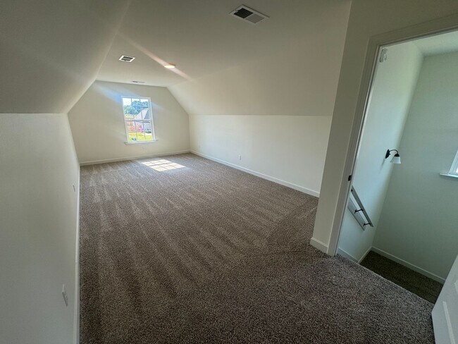 Building Photo - 8960 Acorn Ln