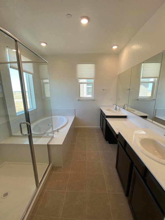 Building Photo - Beautifully upgraded Rocklin 4 Bedroom Home with Owned 15 Panel 5kwh Solar!