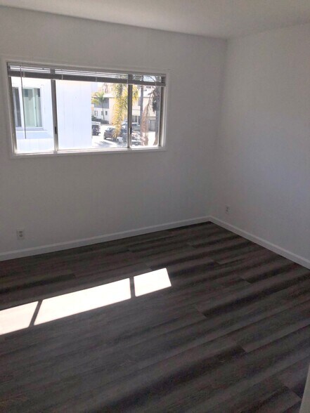 Building Photo - 1136 S Holt Ave