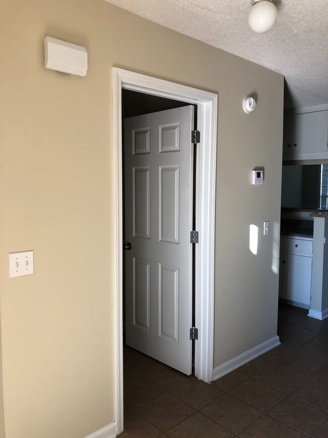 Building Photo - Wakefield!!!  3 Bedroom Townhome