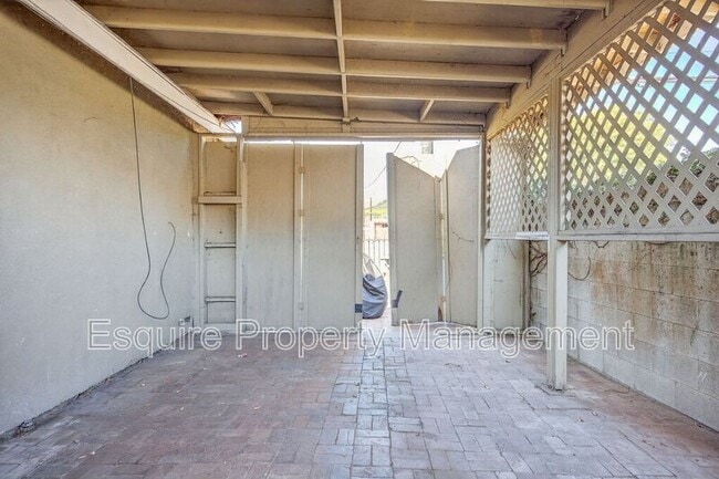 Building Photo - 1218 N Olive St