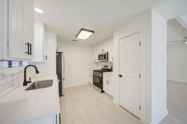 Building Photo - 4910 Wing Rd