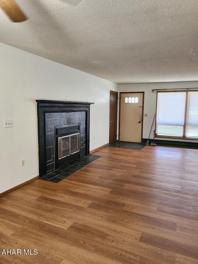 Building Photo - 534 N 5th St