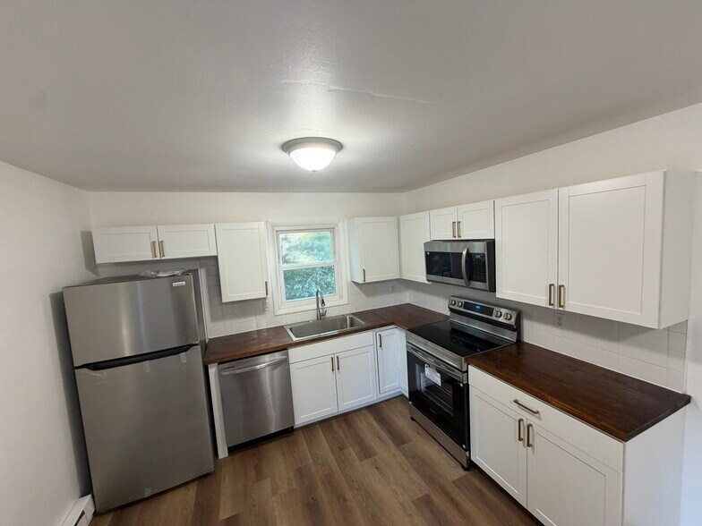 Building Photo - 10 Marlyn Dr
