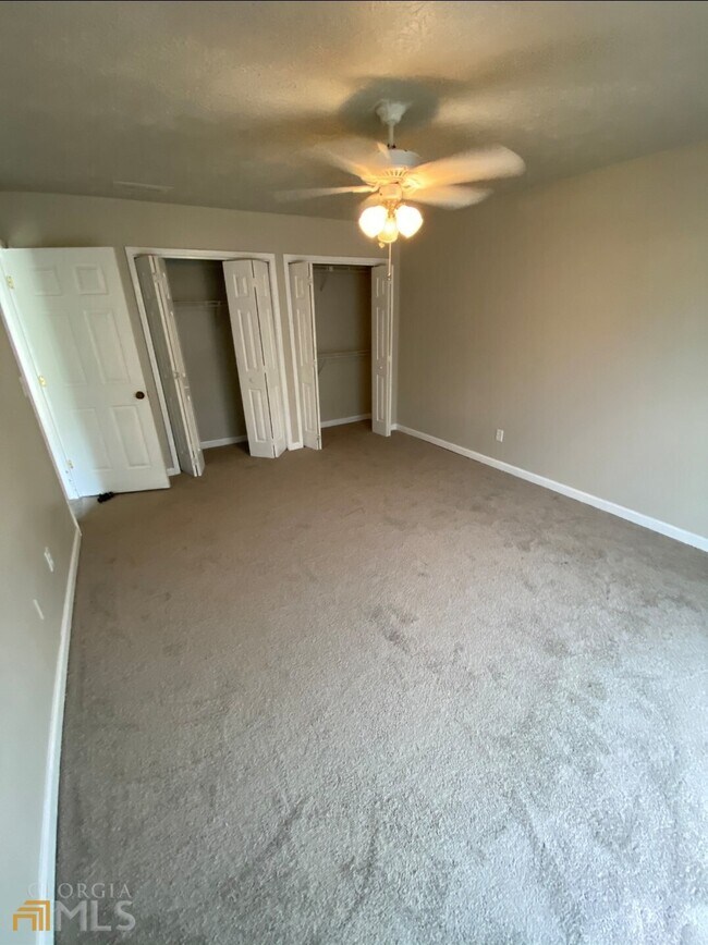 Building Photo - 2110 Country Walk Way SE