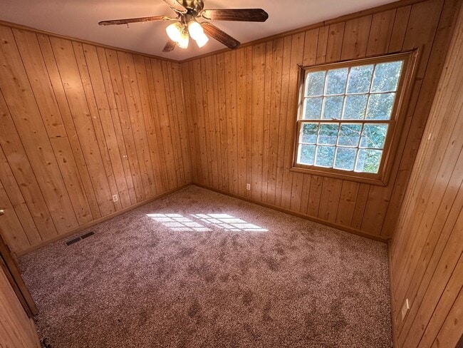 Building Photo - 3 Bedroom, 1 Bathroom- House in North Rome!