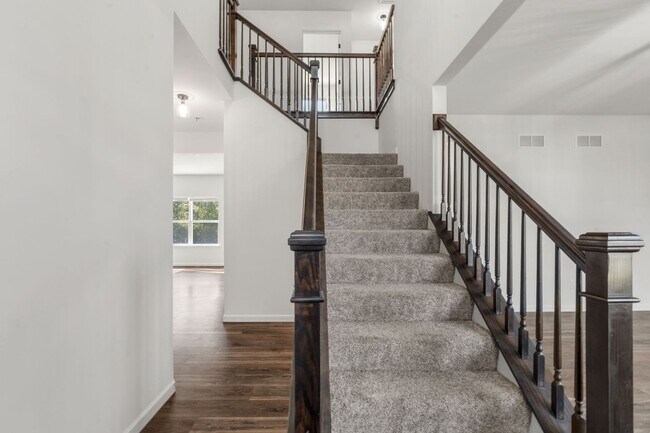 Building Photo - Charming 4-Bedroom Home in Prime St. Charl...