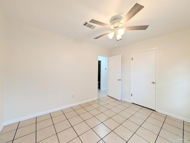 Building Photo - 5086 Yacht Harbor Cir