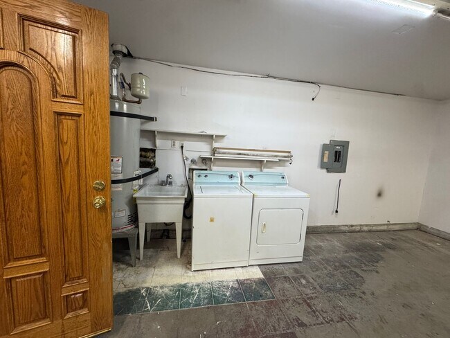 Building Photo - Bear Canyon Home