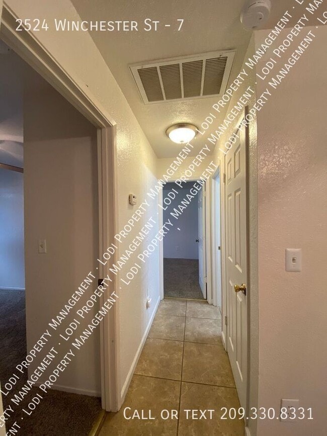 Building Photo - 2524 Winchester Dr