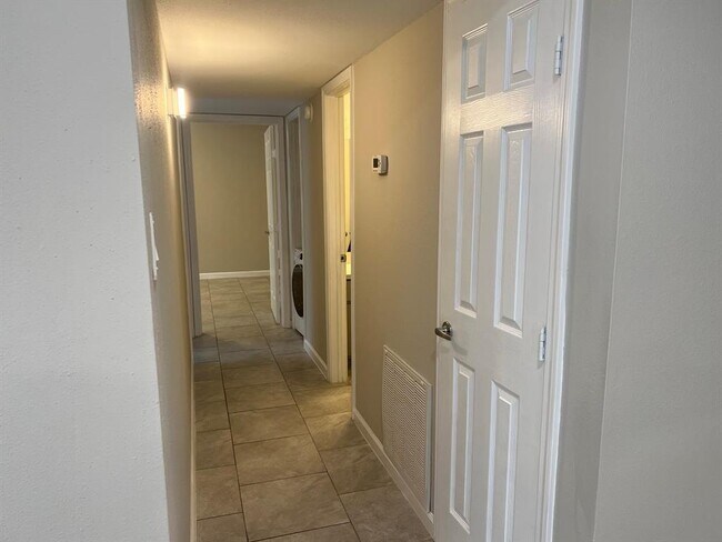 Building Photo - 5550 N Braeswood Blvd