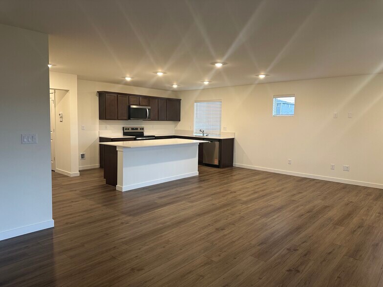 Building Photo - 17102 126th Street Ct E