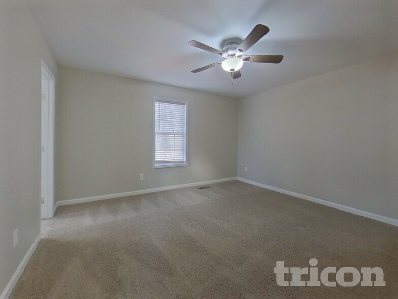 Building Photo - 359 River Trace Dr