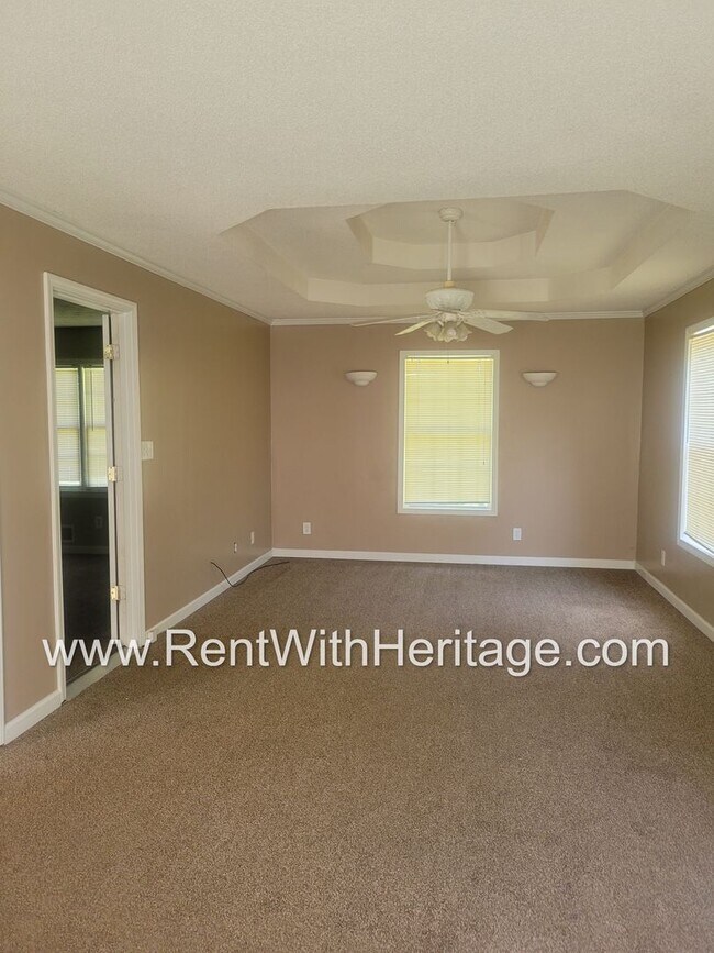Building Photo - GREAT HOME / 3 BEDROOMS AND BONUS ROOM / GREAT LOCATION /  PRIVATE FENCED YARD