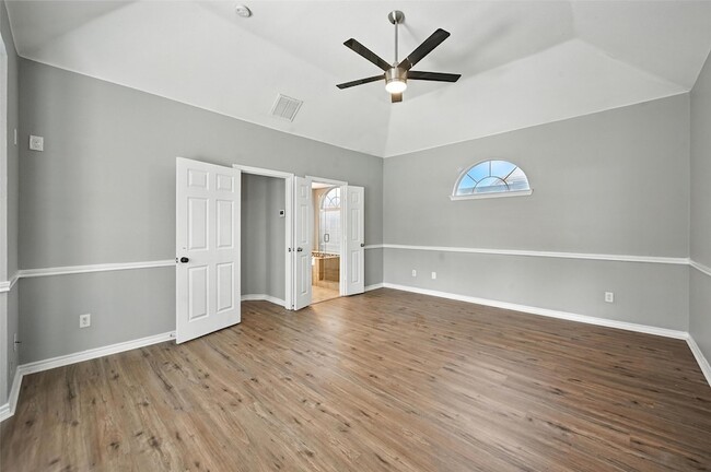 Building Photo - 312 Larkspur Ct