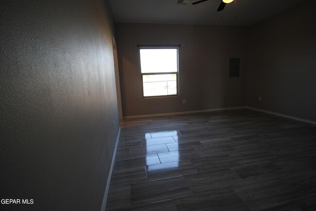 Building Photo - 517 Val Verde St