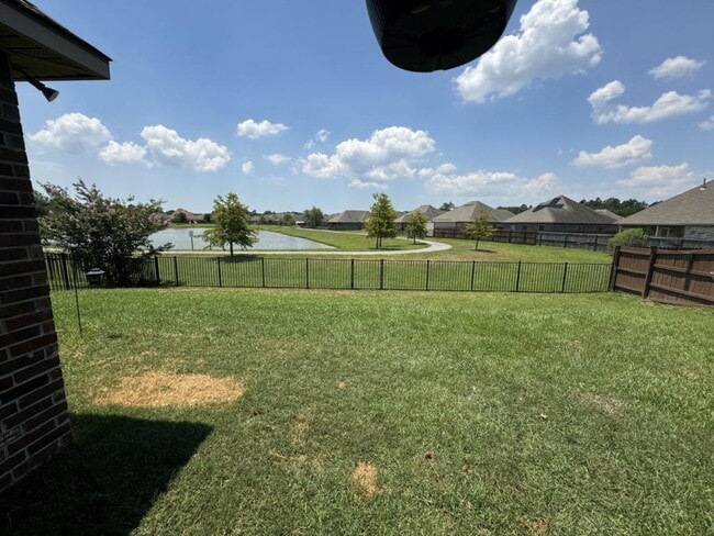 Building Photo - 16901 Desmare St