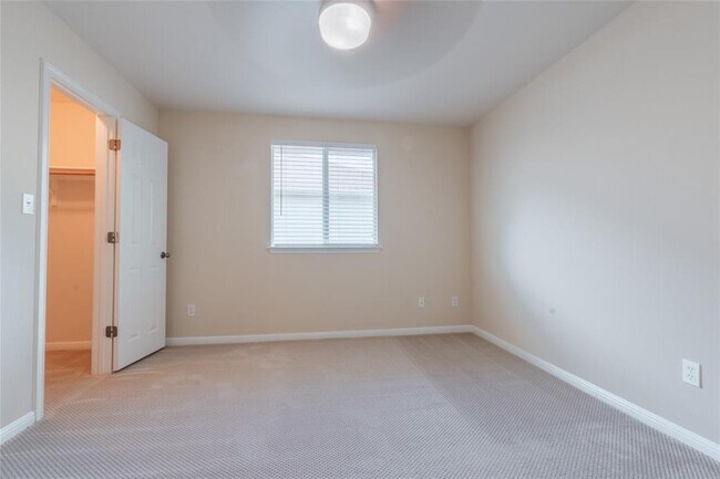 Building Photo - 9516 Castle Pines Dr