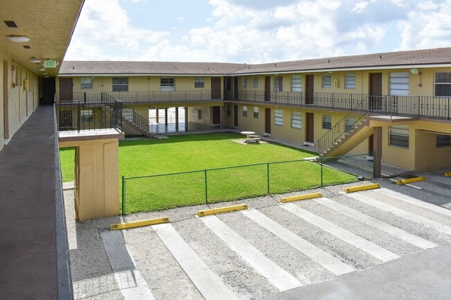Building Photo - AVAILABLE NOW: For Rent - 1/1 Apartment fo...