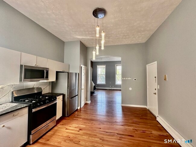 Building Photo - 46 Warren St