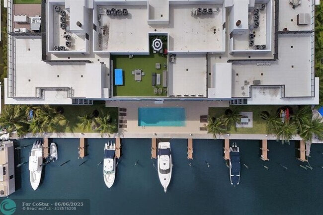 Building Photo - 20 Isle of Venice Dr