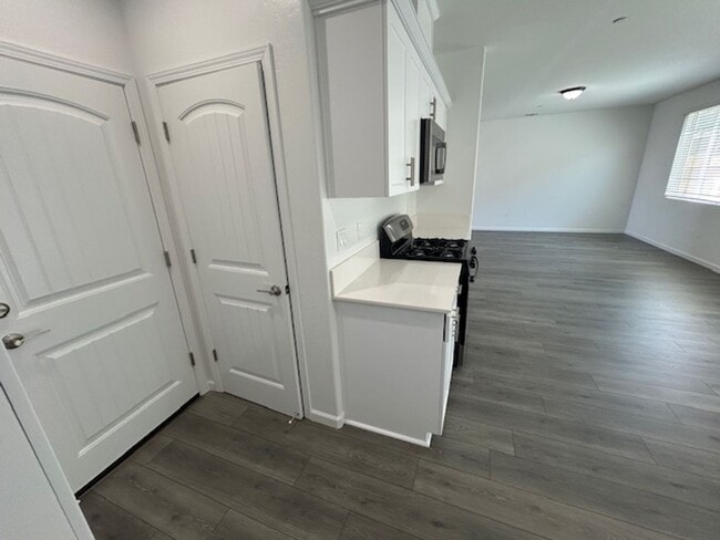Building Photo - Brand New Home
