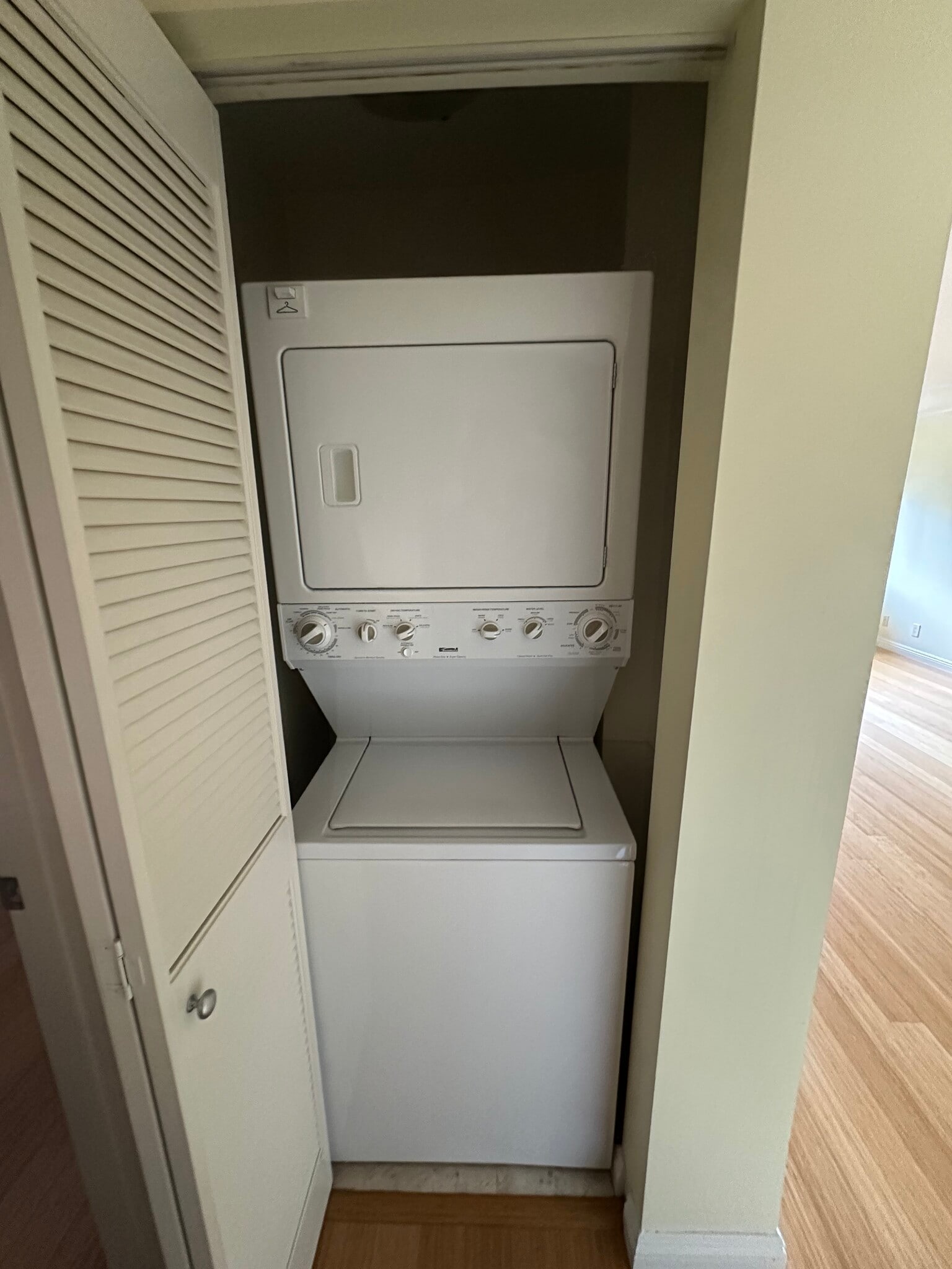 Building Photo - 1154 S Barrington Ave