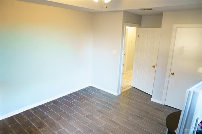 Building Photo - 19 Goldwing Wy