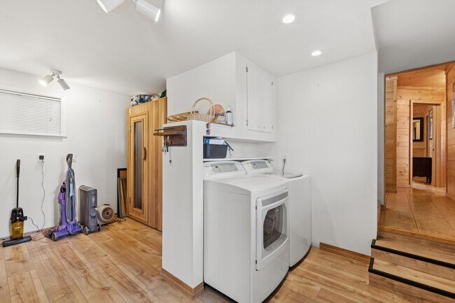 Building Photo - Whitefish Home with Great Lake Views