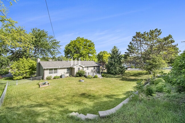 Building Photo - 4 Bedroom Meadow Lane Home