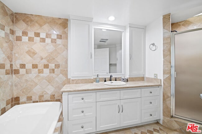 Building Photo - 2461 Jupiter Dr