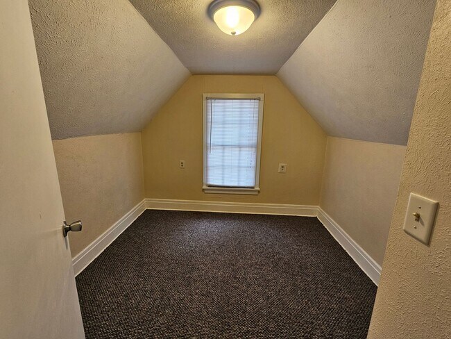 Building Photo - 519 Howard St