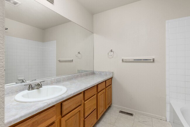 Building Photo - 2021 Falcon Ridge Dr
