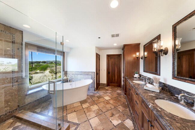 Building Photo - 3811 Vista Blanca