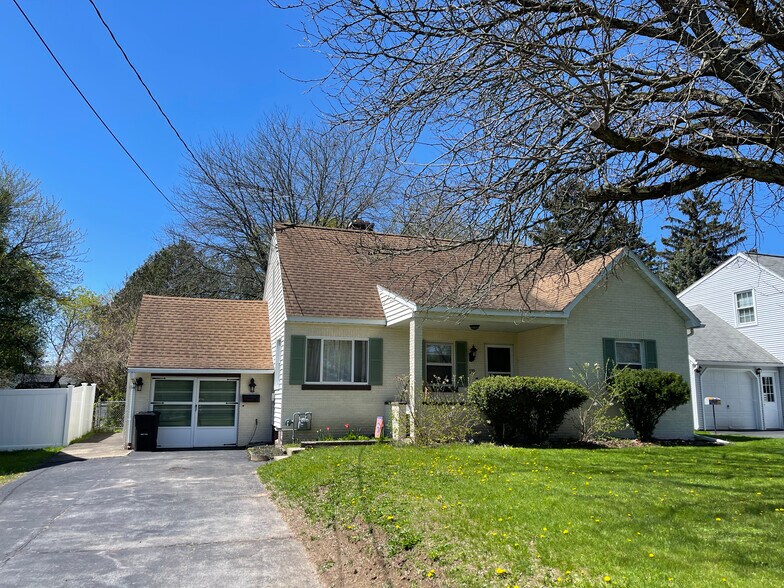Building Photo - 111 Dormar Dr