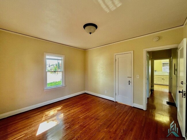 Building Photo - 413 S Main St