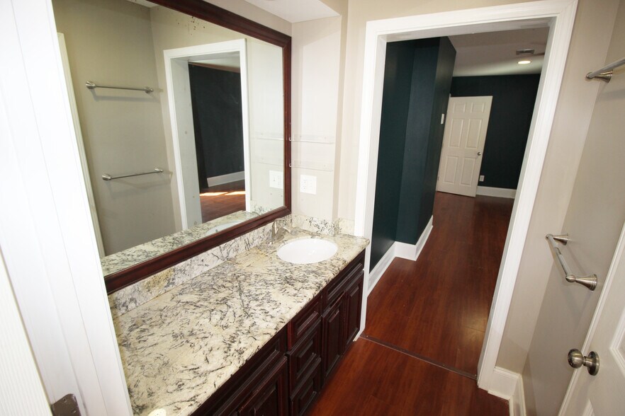 Building Photo - 3033 Toledano St