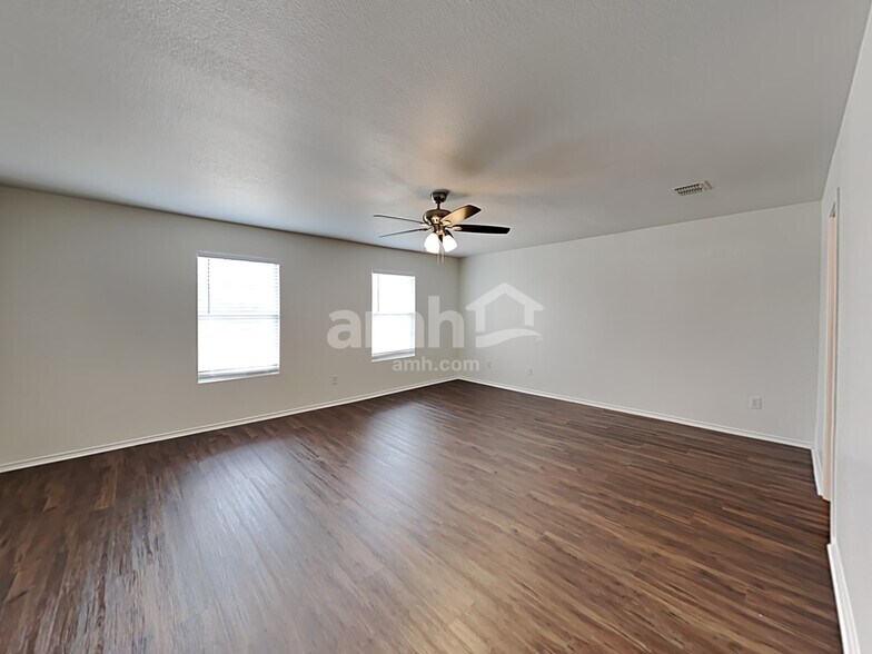 Building Photo - 8307 River Bluffs Dr