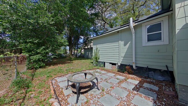 Building Photo - Beautiful 2 Bedroom Home in San Marco read...