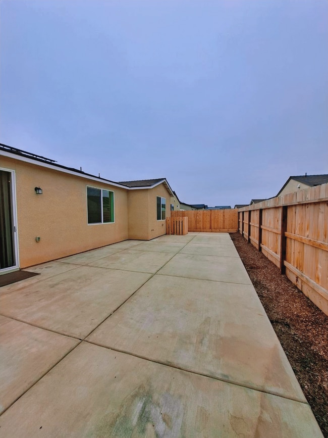 Building Photo - RENT REDUCED TO $2490 - New Fresno Home with Bonus Room & Solar!