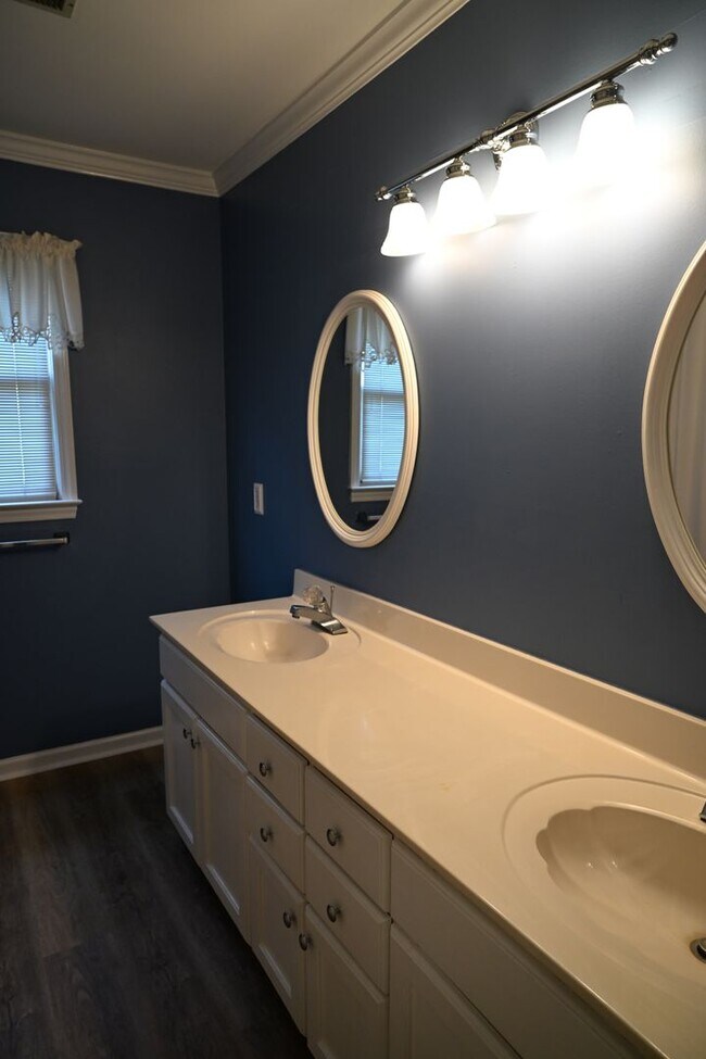 Building Photo - W. Burlington