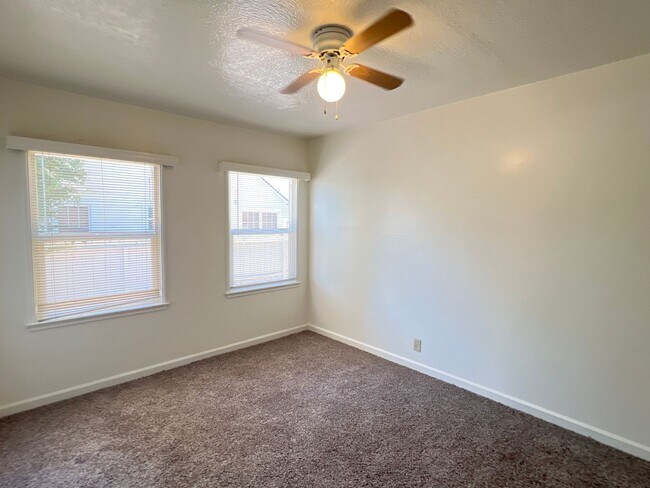 Building Photo - 2912 Sunset Ave